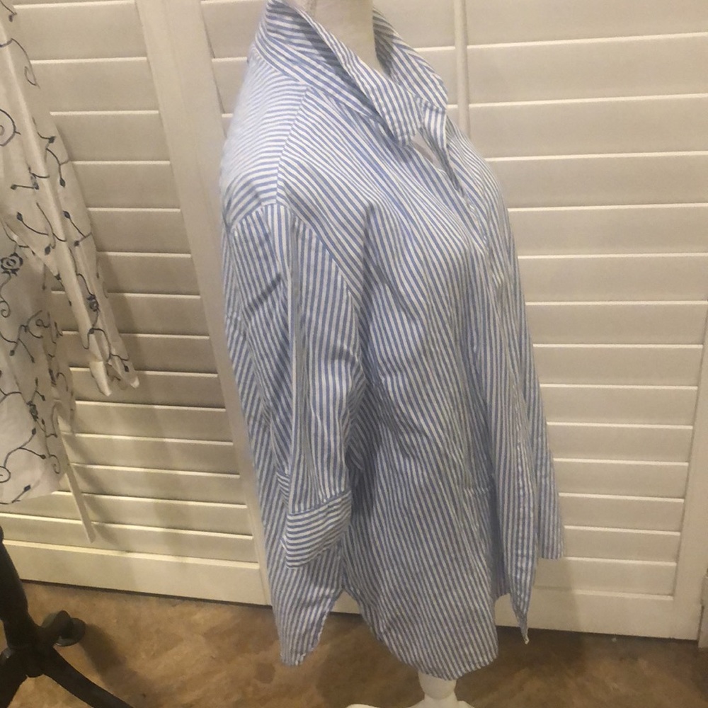 Chico’s blue and white long blouse. Unique detail on back. 100% cotton. - Picture 3 of 10